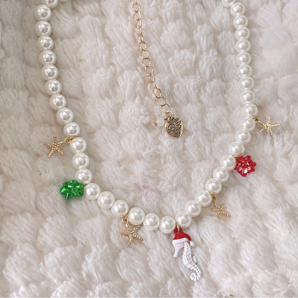 BETSEY JOHNSON Seahorse Imitation Pearl Strand Necklace New - Picture 10 of 11